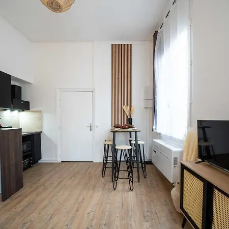 Bright 30 M Near The Place De La Comedie Apartment